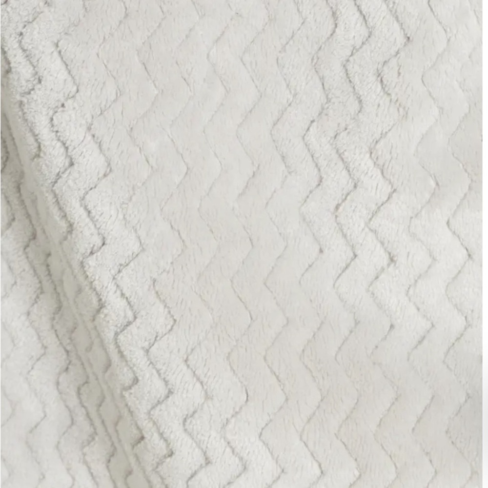 Natori Plush Geo Robe One Size - image 3